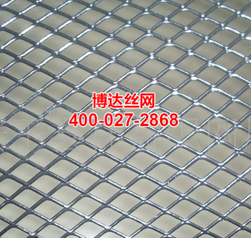 <b>問：選擇鋼板網(wǎng)?需要注意哪些事項(xiàng)</b>