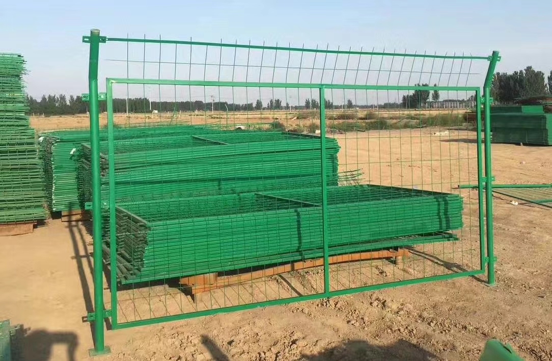 <b>問：公路護(hù)欄網(wǎng)種類有哪些</b>